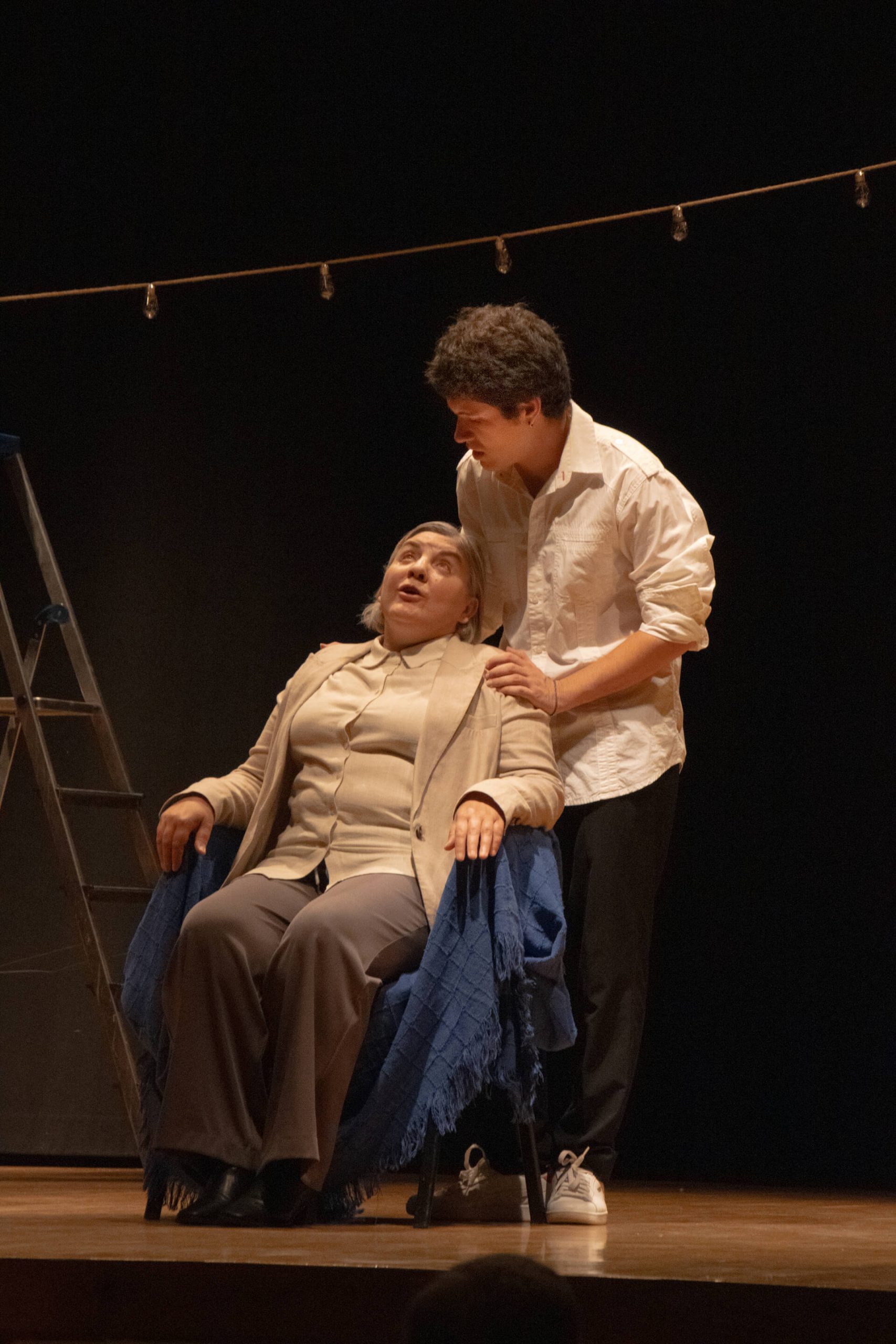 Danza escénica e improvisación simulada de los actores